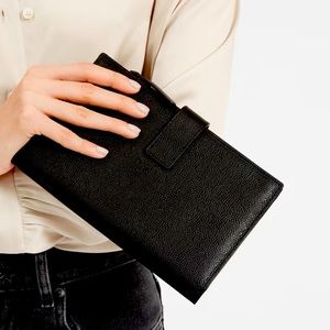 Everlane Traveler Wallet in Black